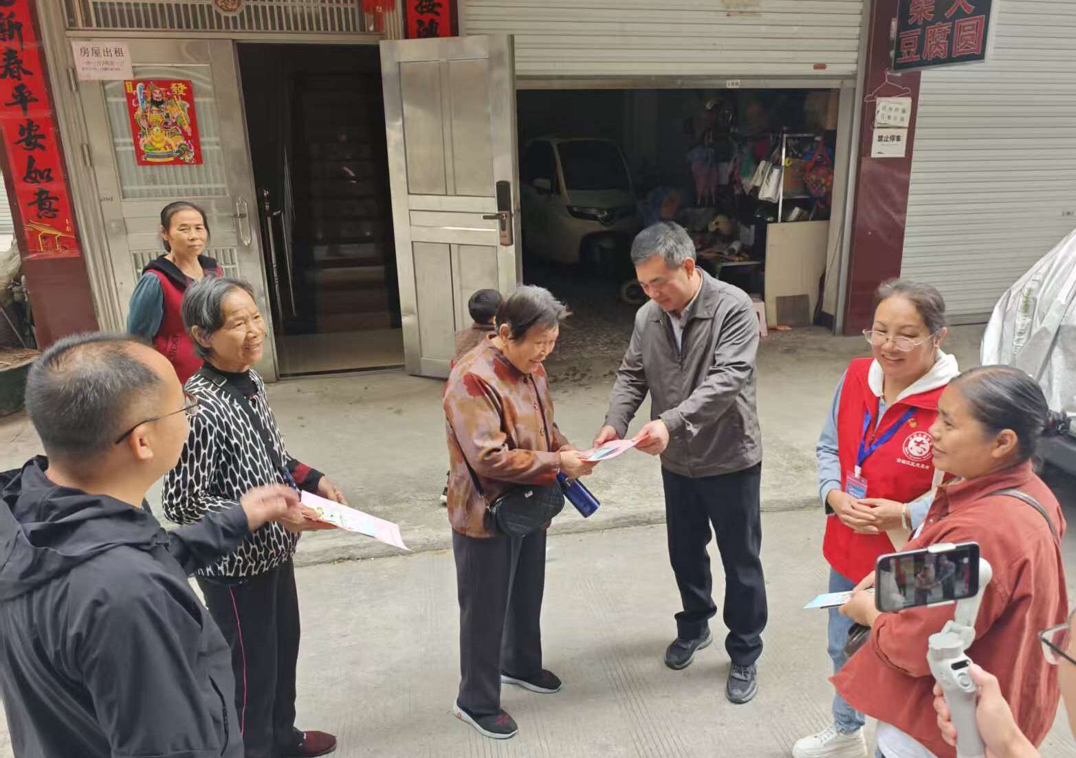 河池市深入一线开展2025年全国1%人口抽样调查统计优质服务活动